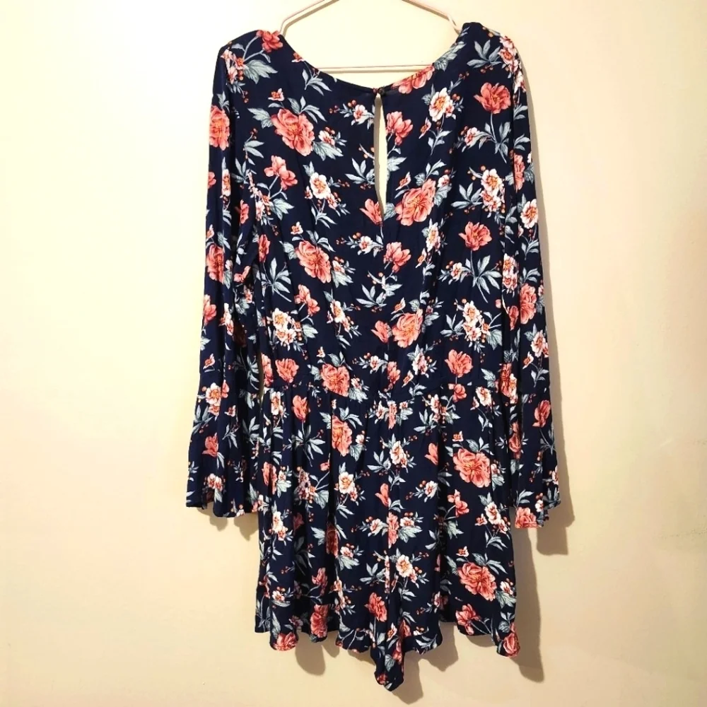 Navy Floral Romper - Picture 2 of 6
